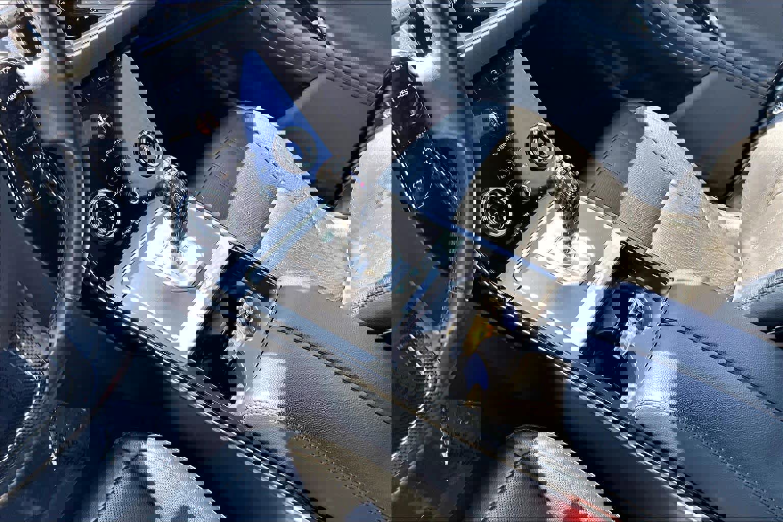 Used 2020 Land Rover Range Rover Evoque SE image 17