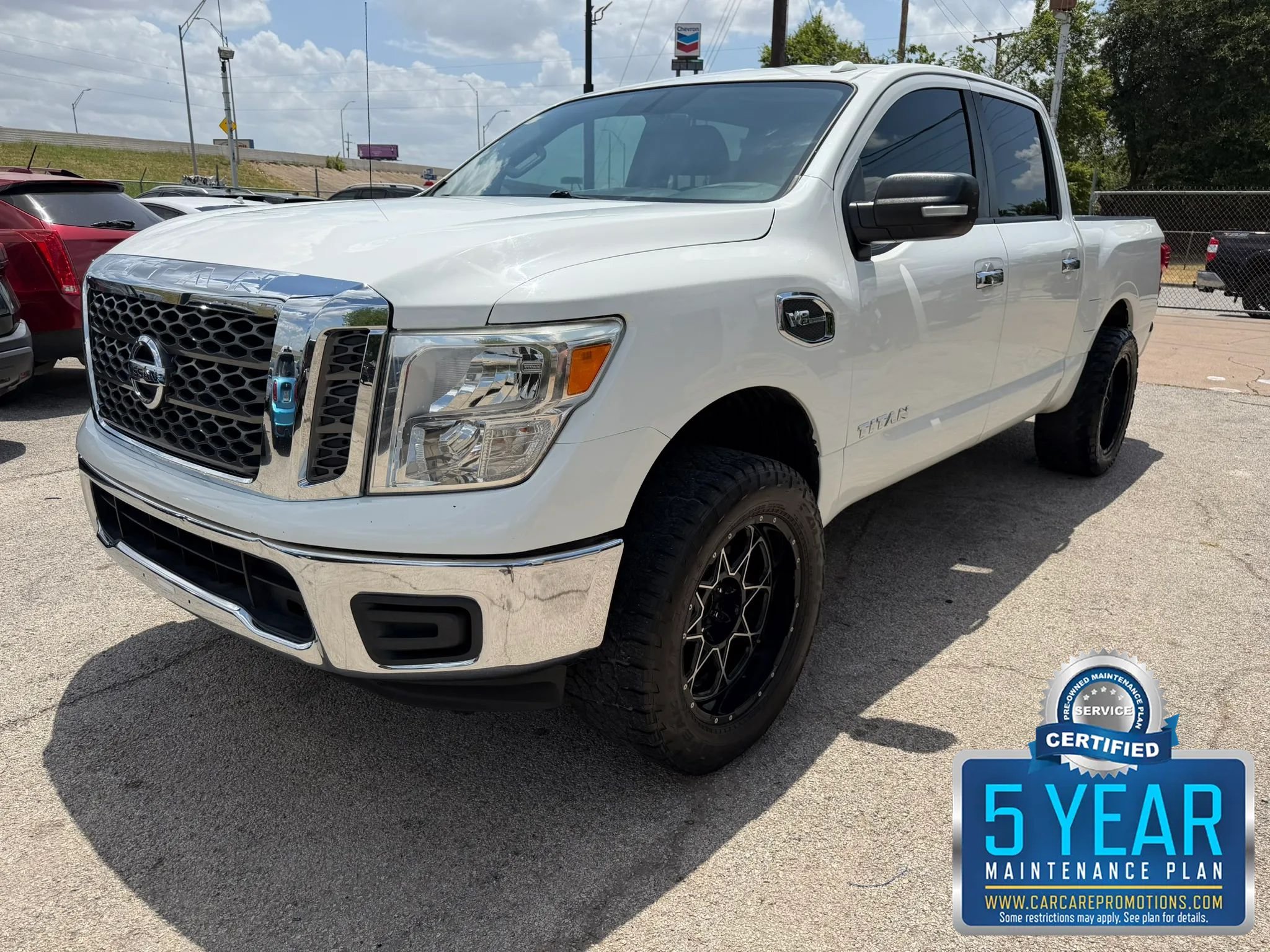 Used 2017 Nissan Titan SV RWD image 1