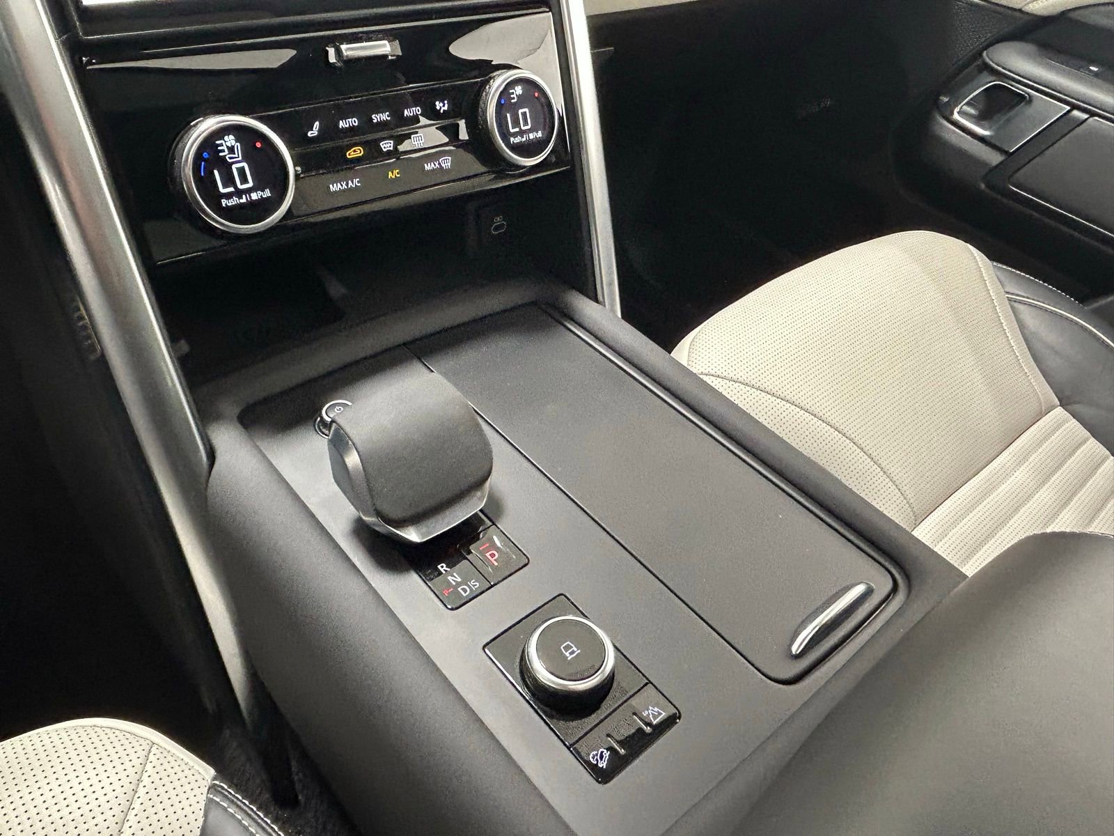 Used 2023 Land Rover Discovery HSE R-Dynamic image 21