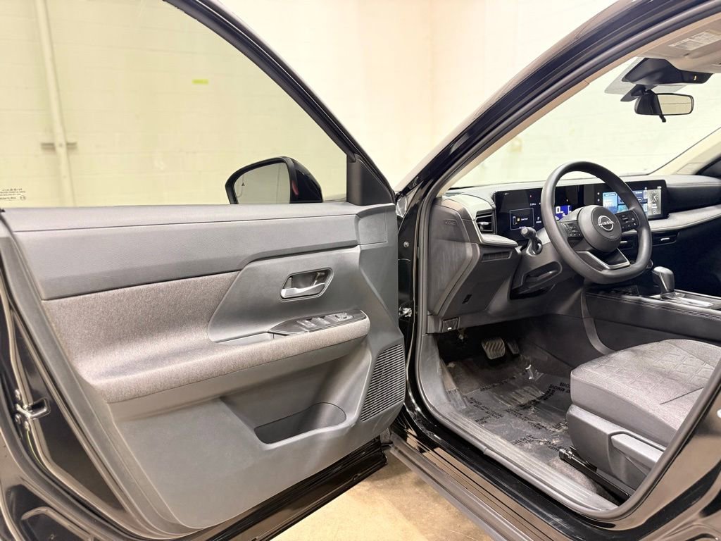 Used 2025 Nissan Kicks SV AWD/4WD image 31