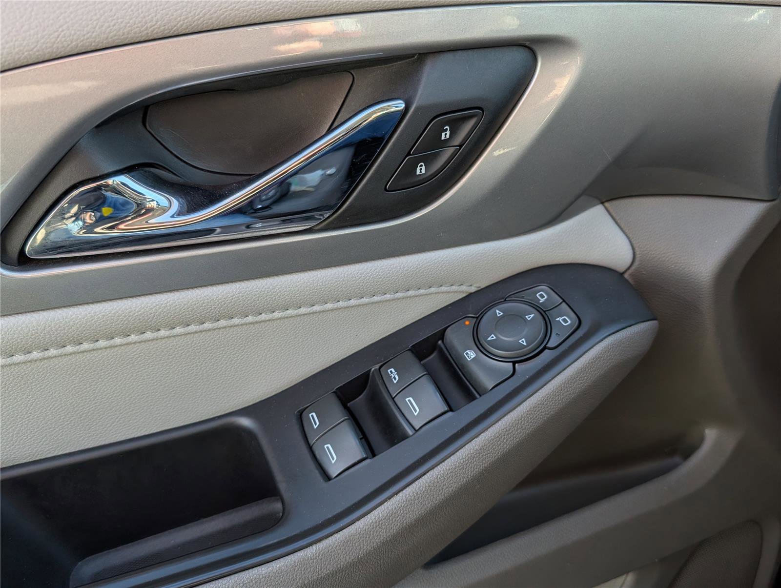 Used 2021 Chevrolet Traverse LT image 20