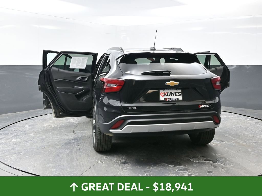 Used 2025 Chevrolet Trax LT image 58