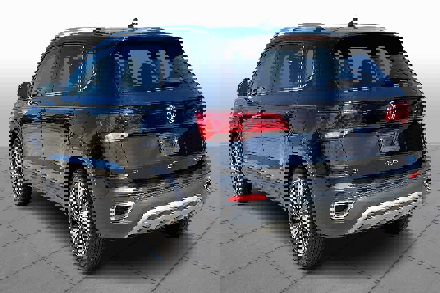 Used 2024 Volkswagen Taos SE image 12