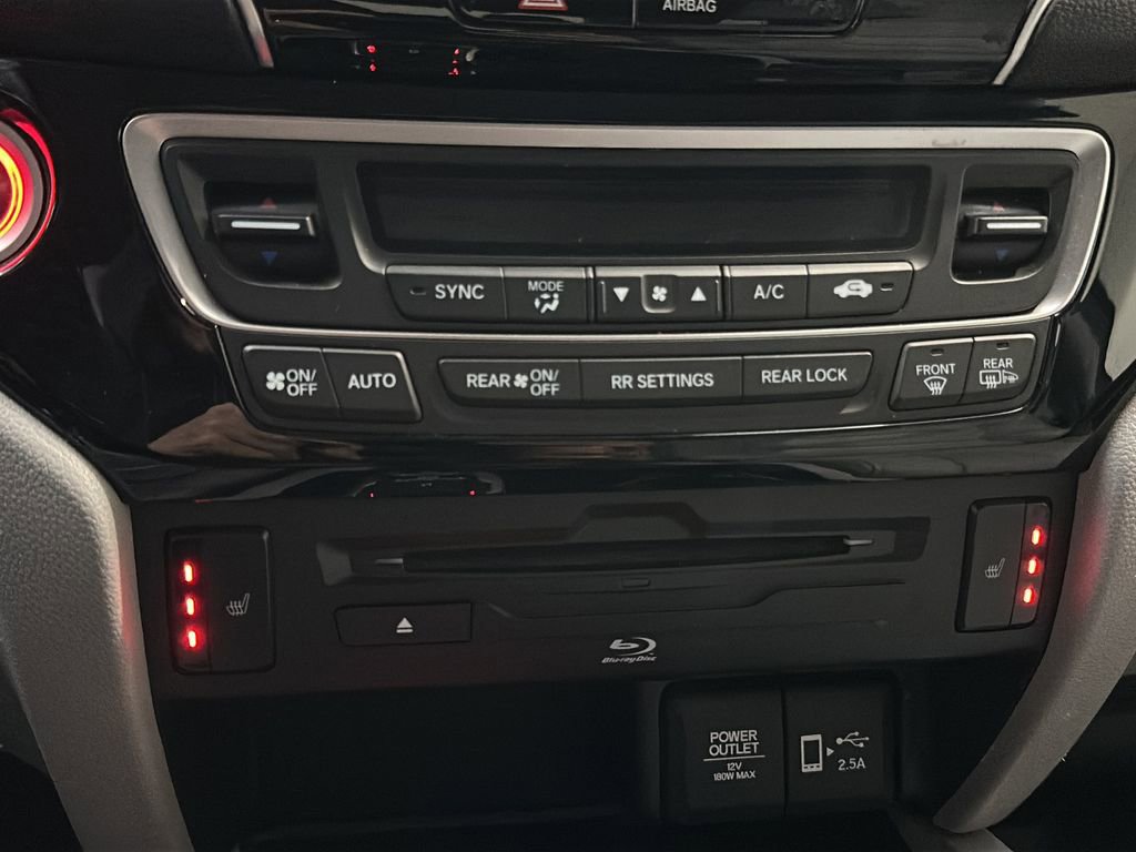 Certified 2022 Honda Pilot Touring image 32