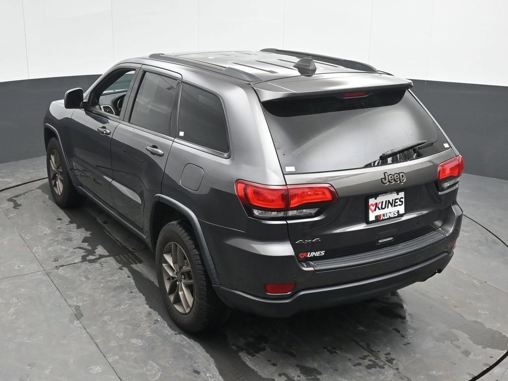 Used 2016 Jeep Grand Cherokee Laredo 75th Anniversary image 28