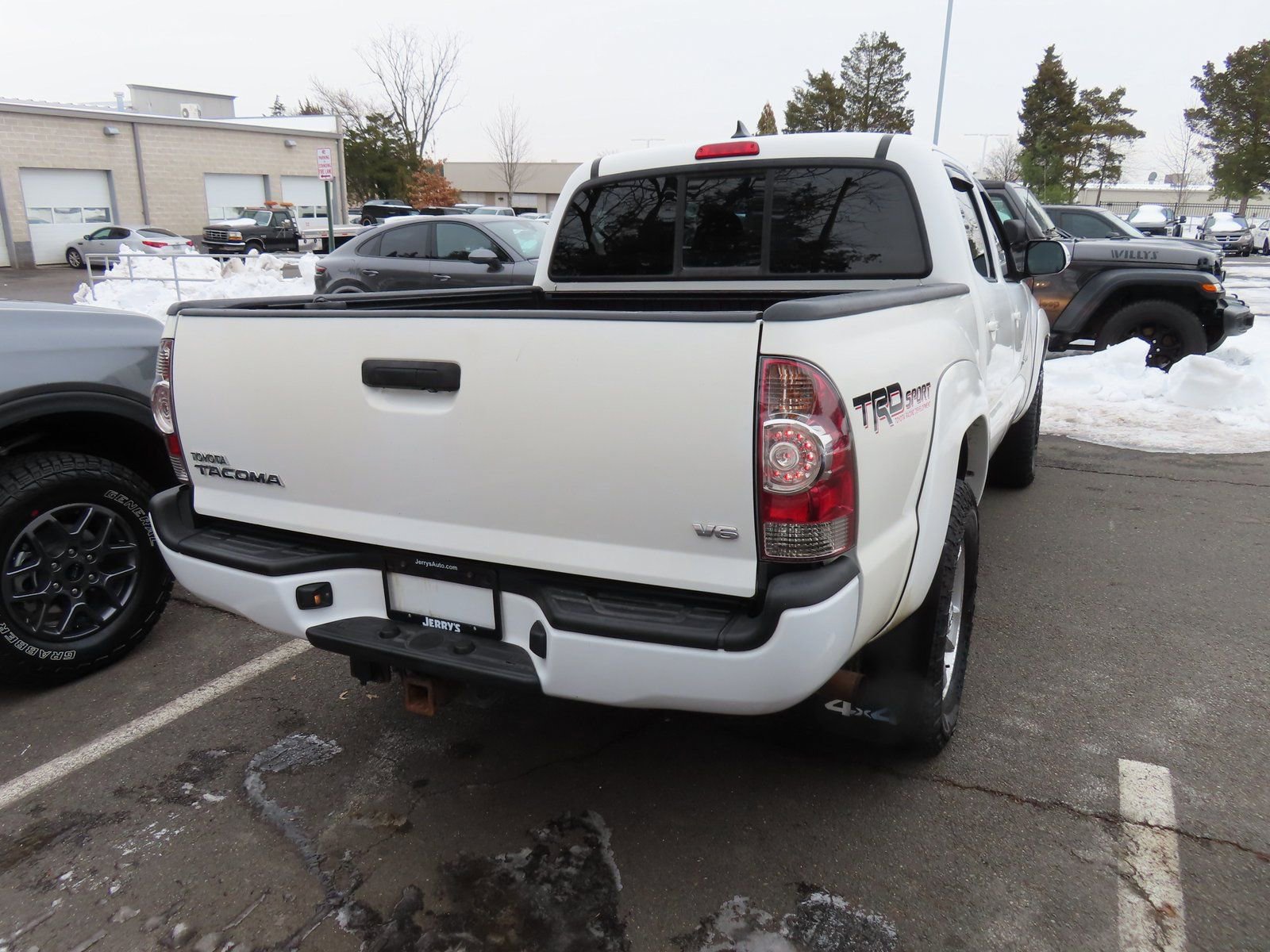 Used 2015 Toyota Tacoma 4x4 Double Cab w/ TRD Sport Package image 5