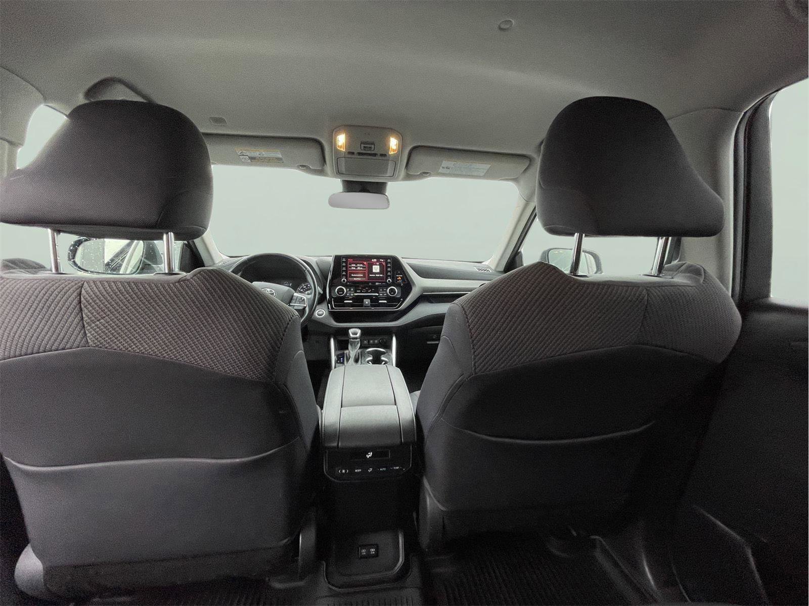 Used 2021 Toyota Highlander LE image 18