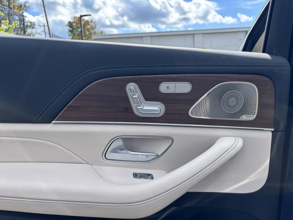 Used 2025 Mercedes-Benz GLS 580 4MATIC image 13