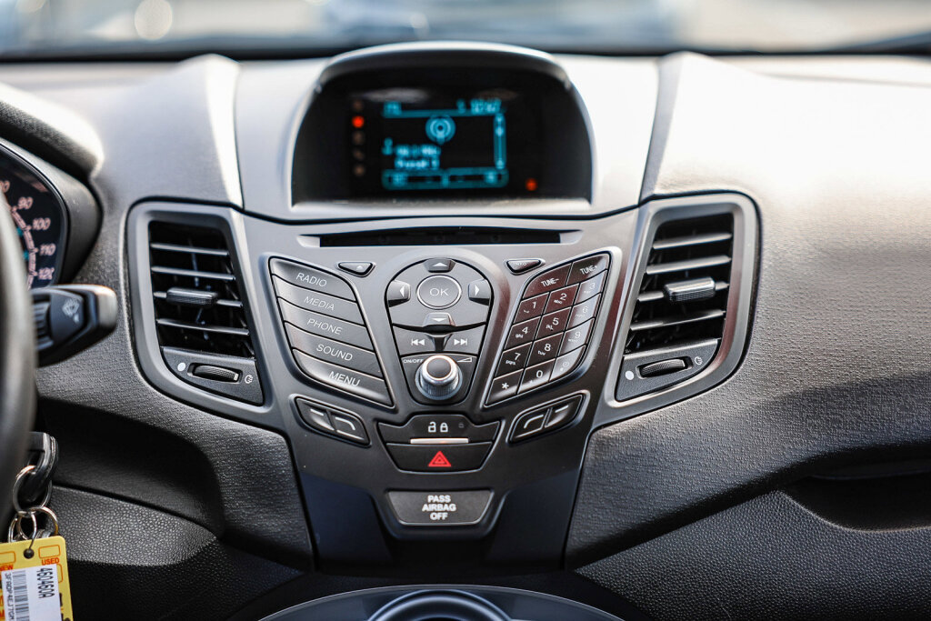 Used 2016 Ford Fiesta SE image 4