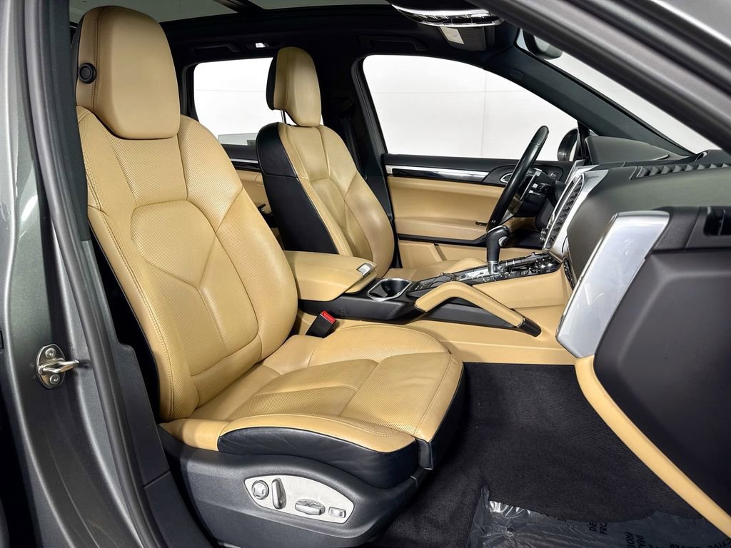 Used 2016 Porsche Cayenne S image 35