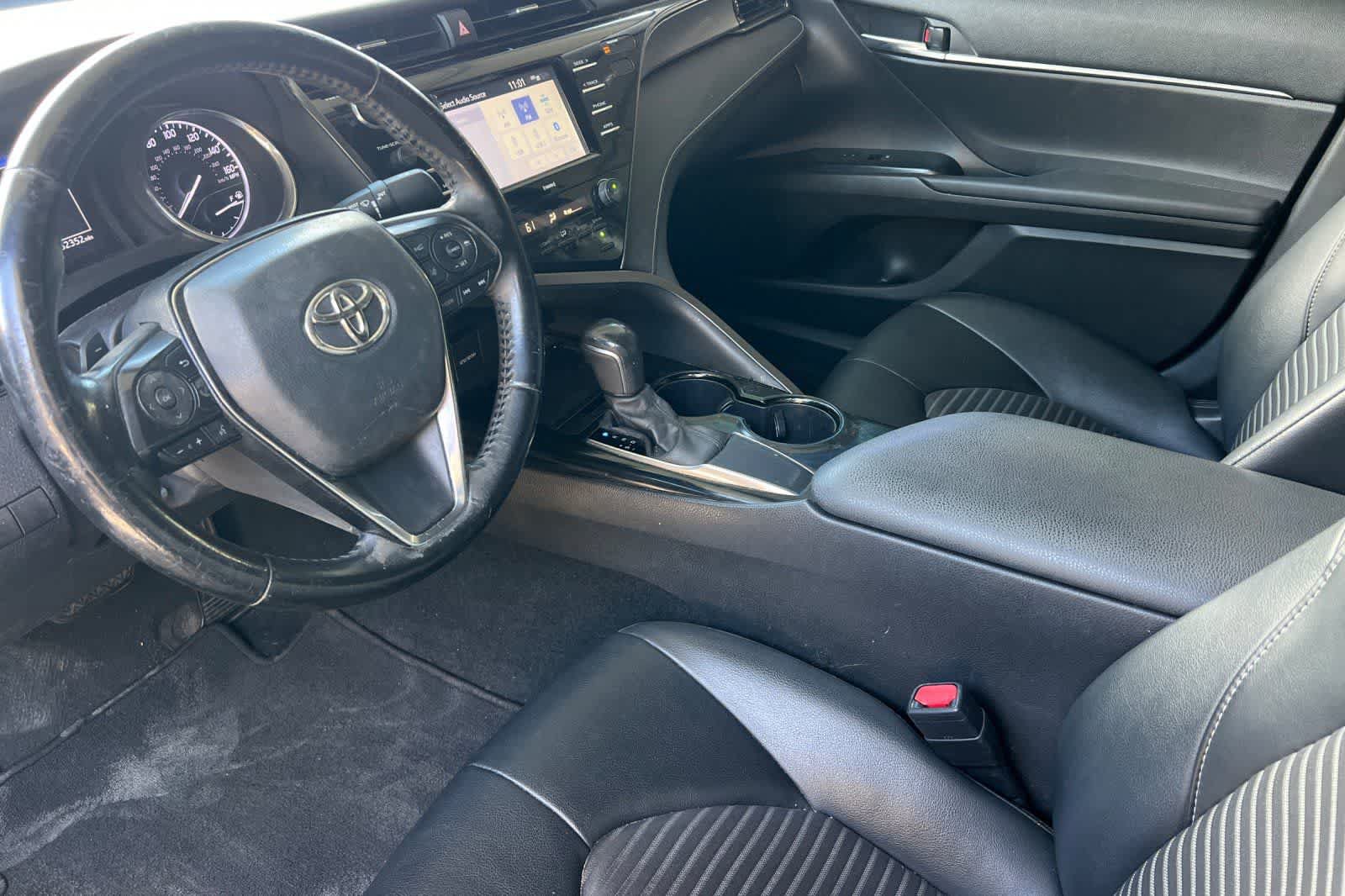 Used 2020 Toyota Camry SE w/ Carpet Mat Package FWD image 14