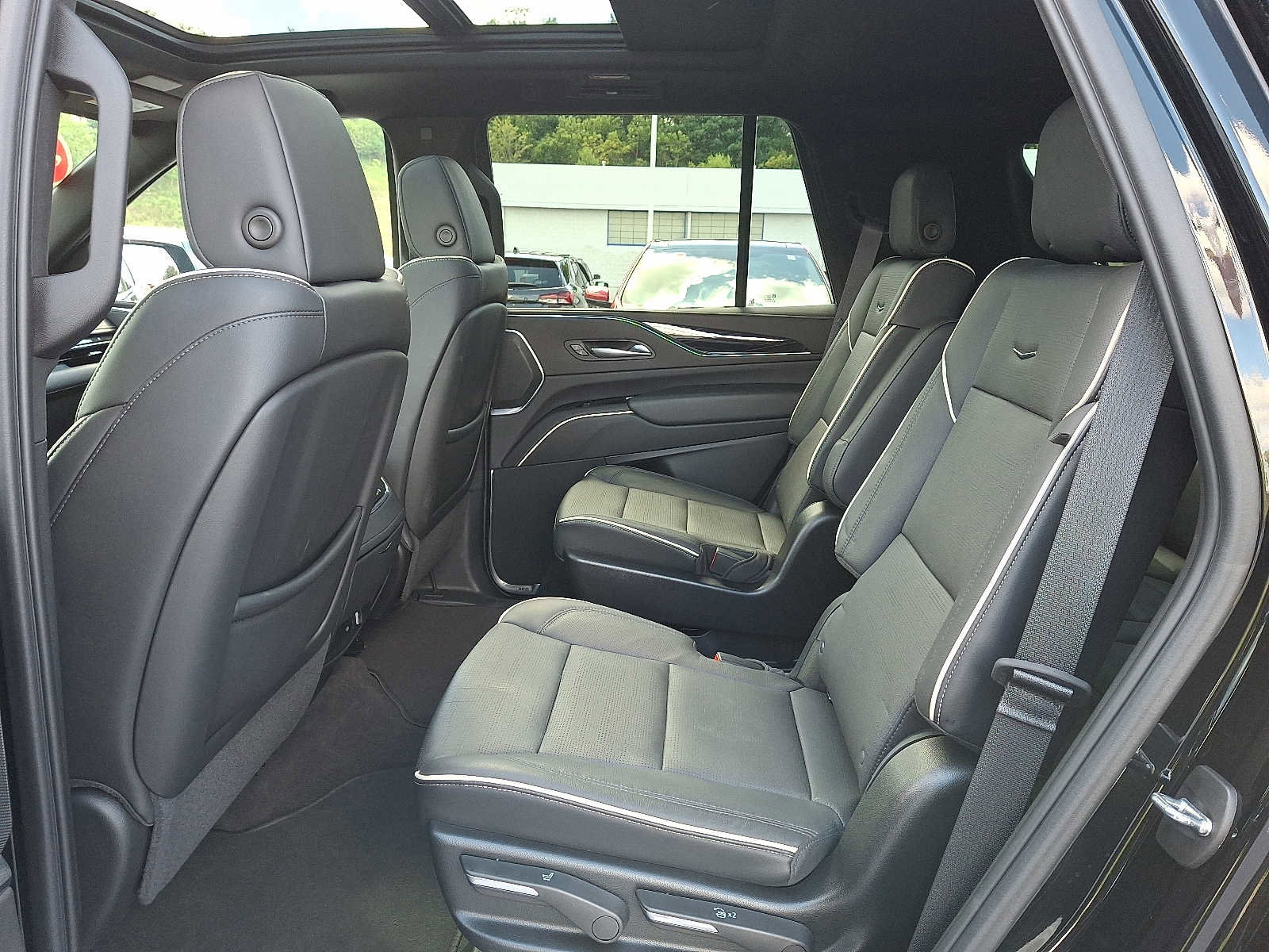 Used 2024 Cadillac Escalade Sport image 10