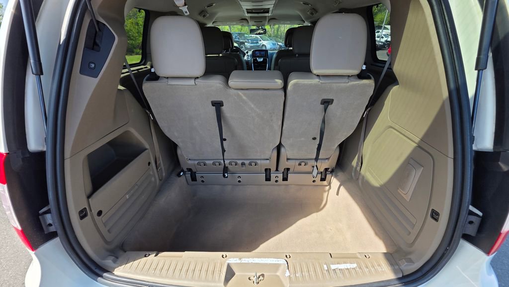 Used 2013 Chrysler Town & Country Touring-L w/ Entertainment Group #2 image 23