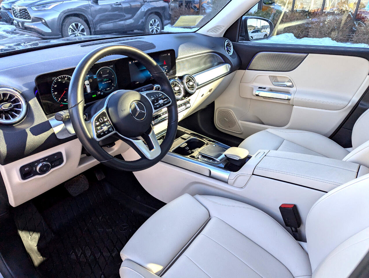 Used 2022 Mercedes-Benz EQB 300 4MATIC image 14