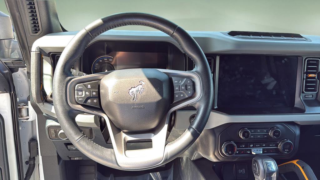 Used 2023 Ford Bronco Badlands image 16
