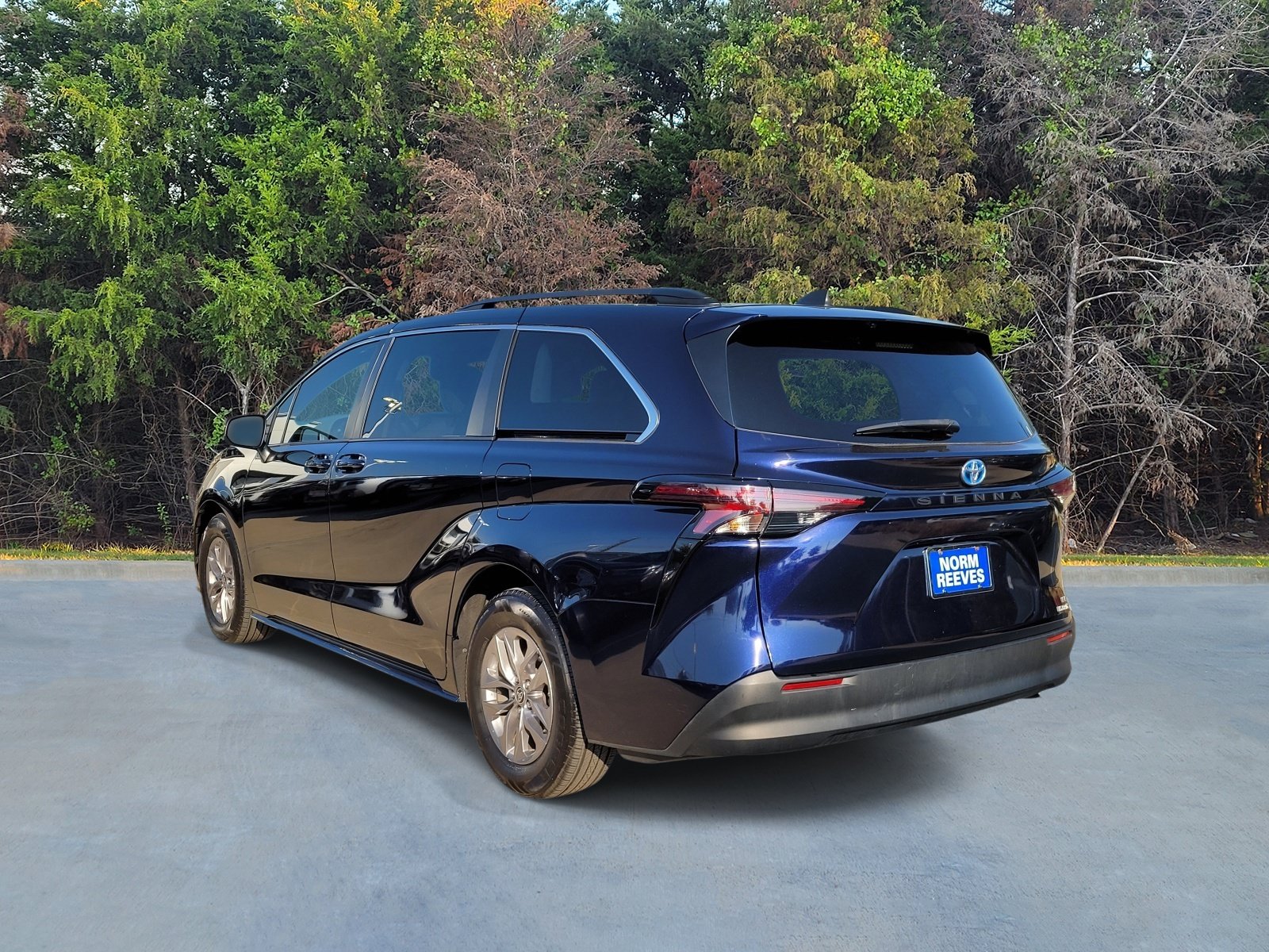 Used 2023 Toyota Sienna LE w/ LE Plus Package FWD image 20