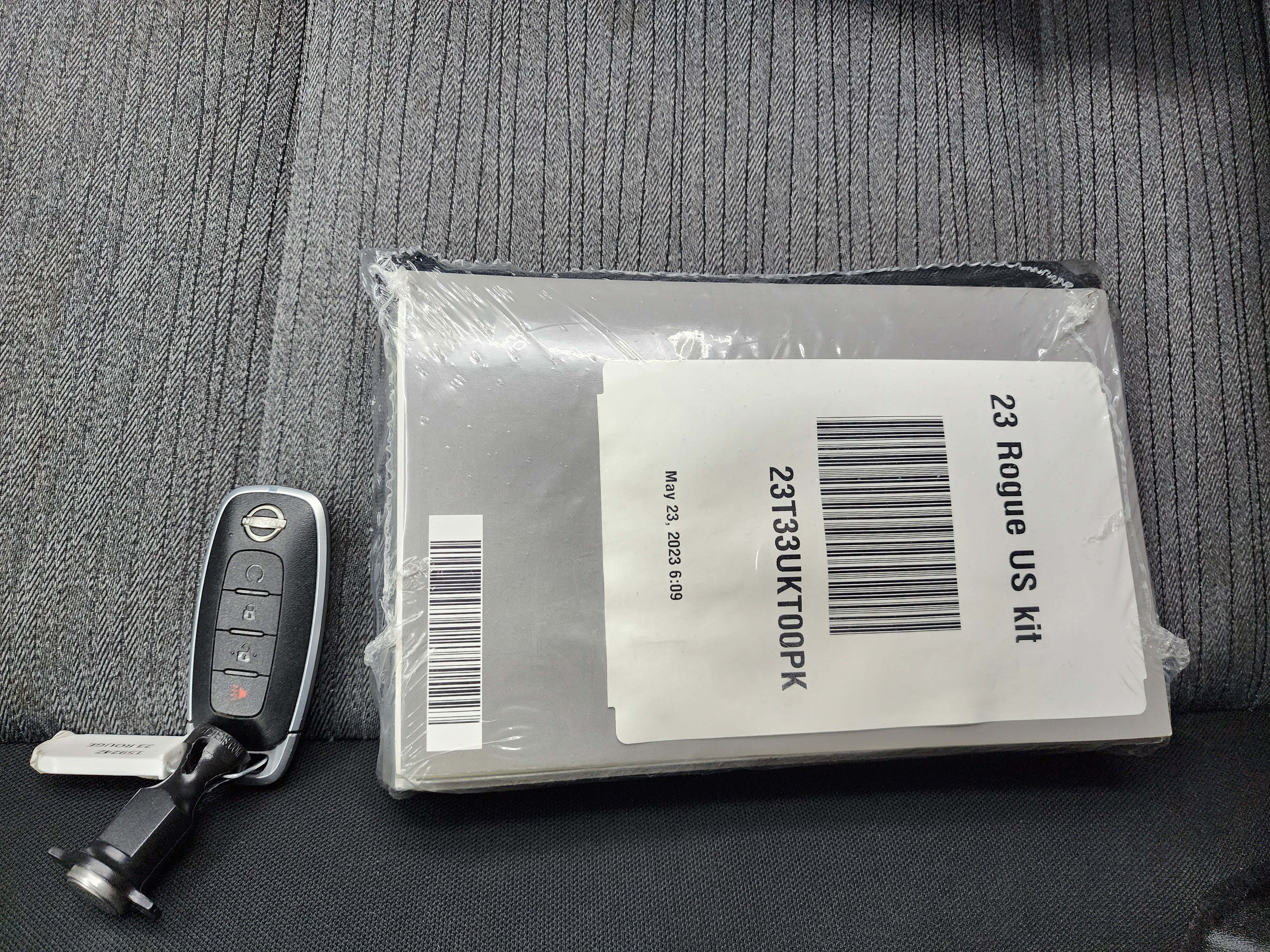 Used 2023 Nissan Rogue SV image 40