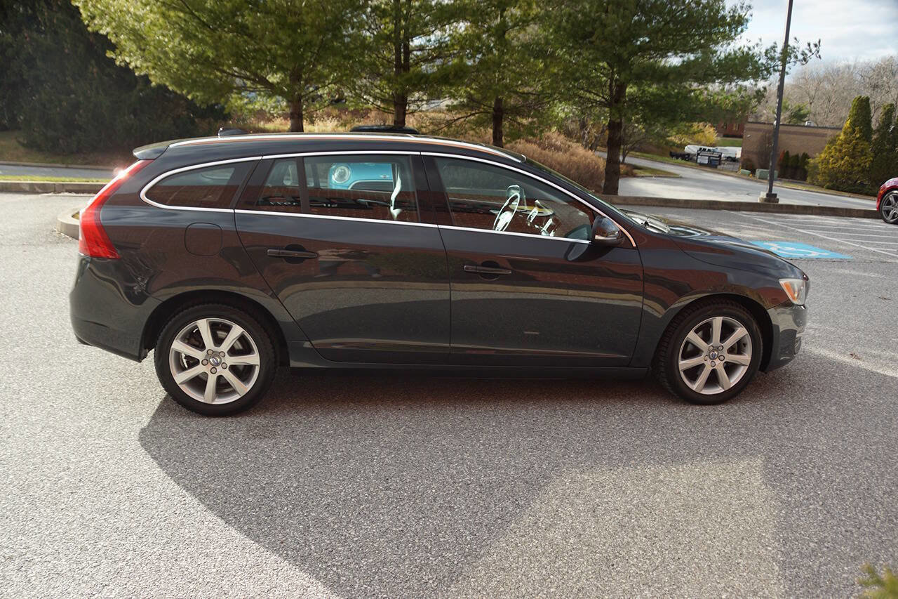 Used 2016 Volvo V60 T5 Premier w/ Convenience Package image 11