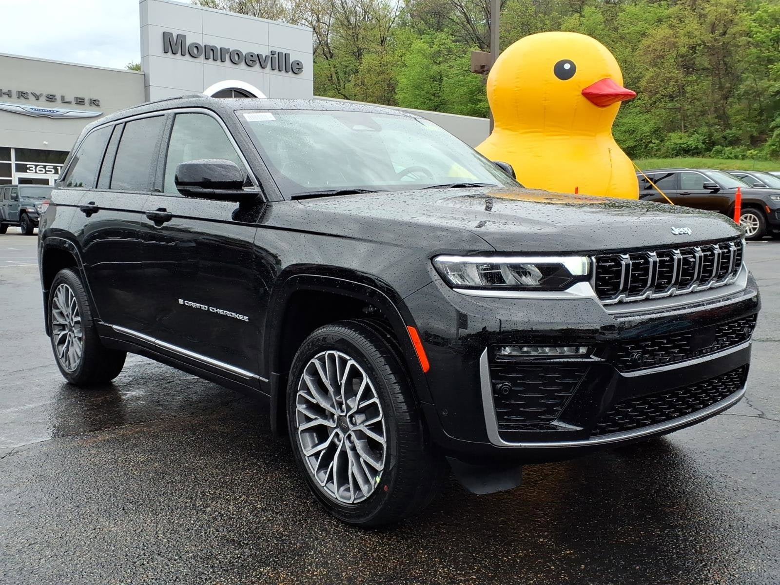 New 2026 Jeep Grand Cherokee Summit AWD/4WD image 2