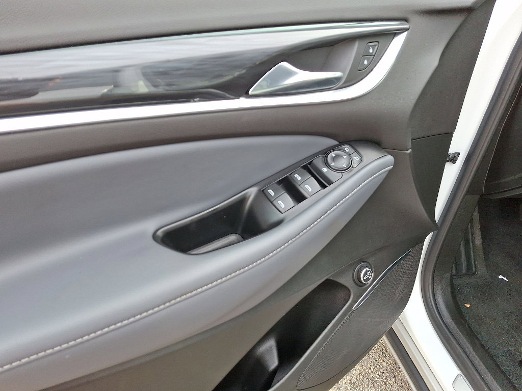 Certified 2024 Buick Enclave Essence image 10