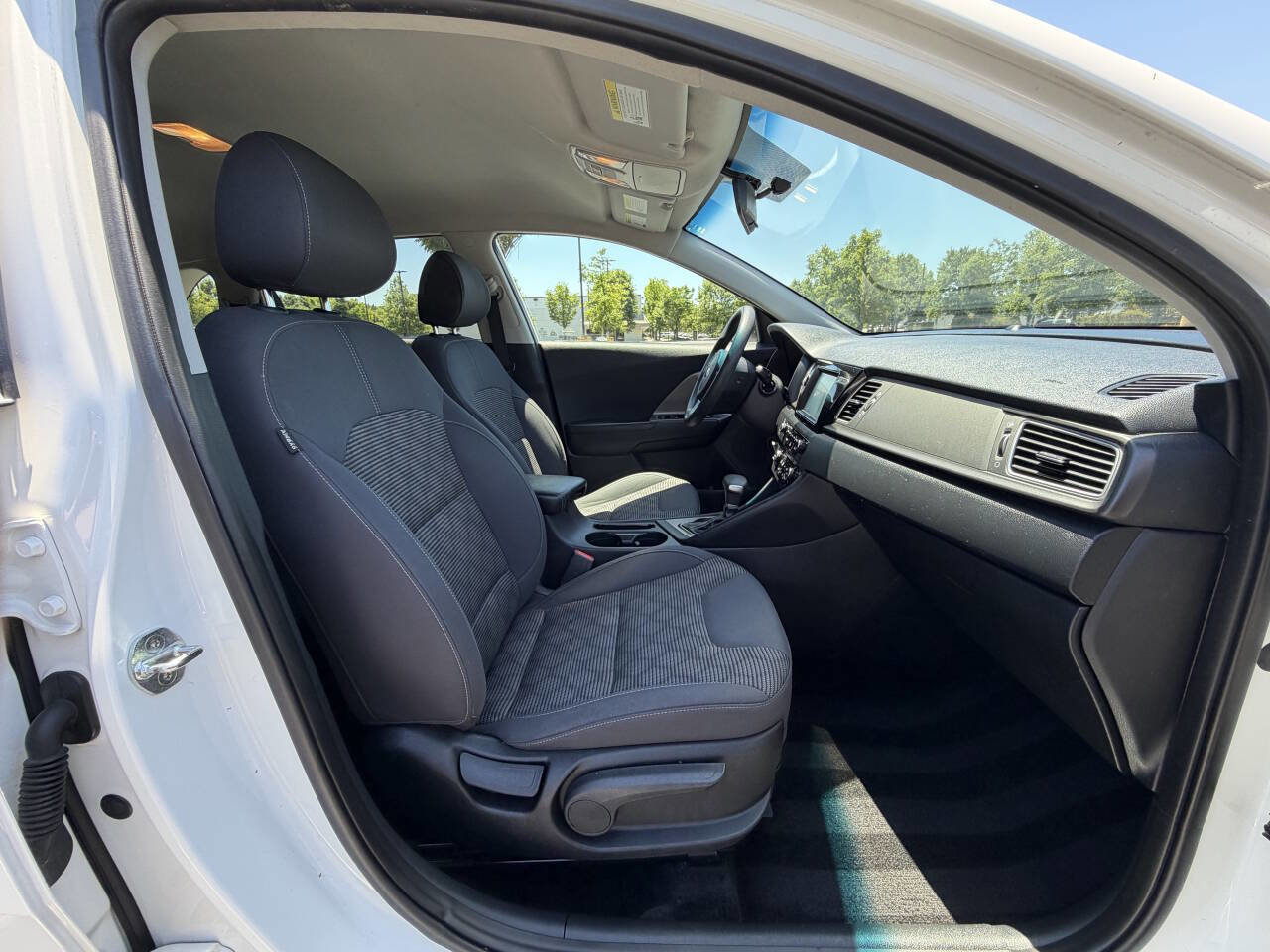 Used 2018 Kia Niro LX FWD image 14