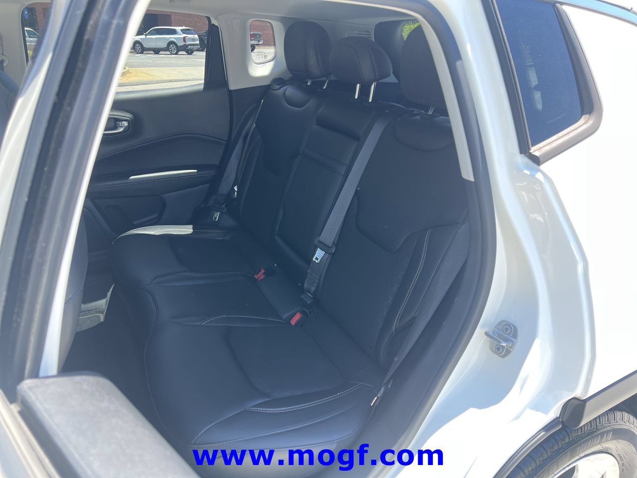 Used 2018 Jeep Compass Latitude w/ Popular Equipment Group FWD image 18
