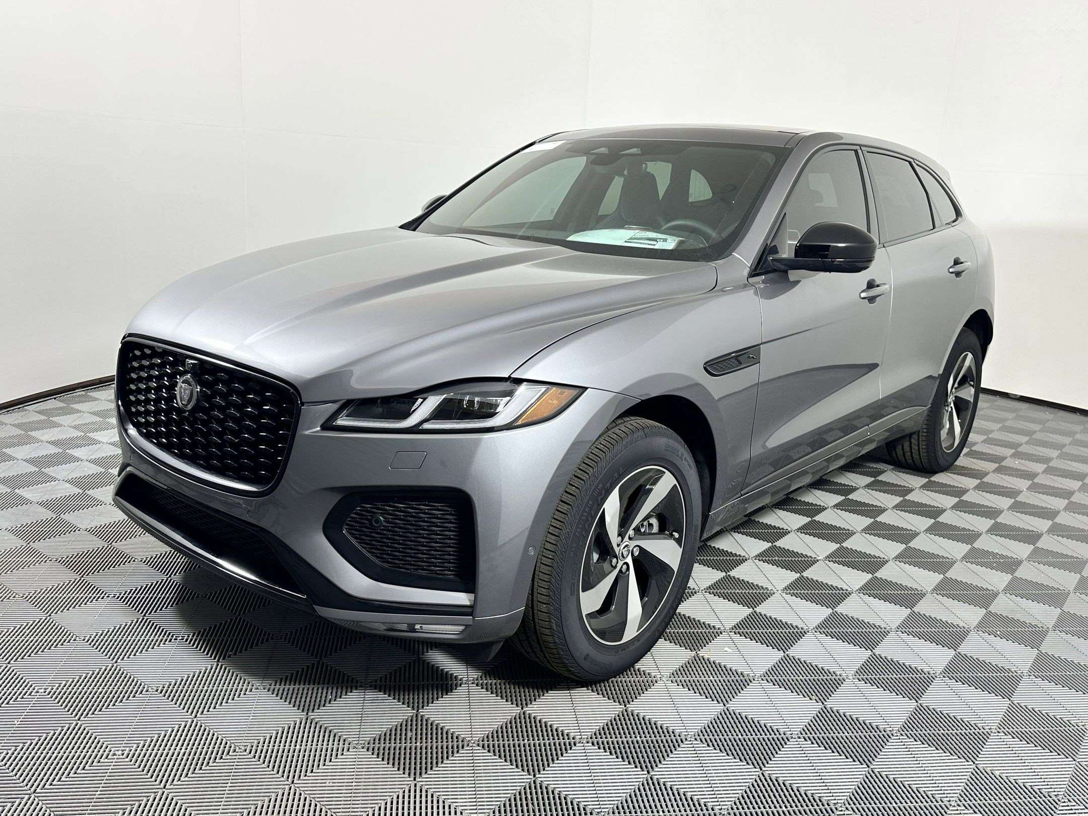 Used 2026 Jaguar F-PACE R-Dynamic S image 1