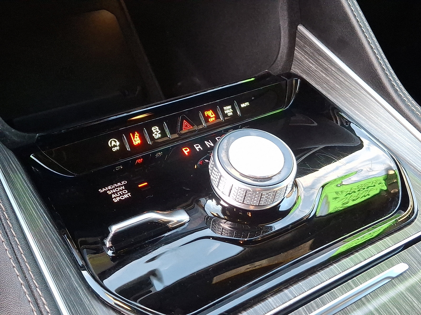 Used 2024 Jeep Wagoneer L Series II w/ Flexible Seating Group image 15