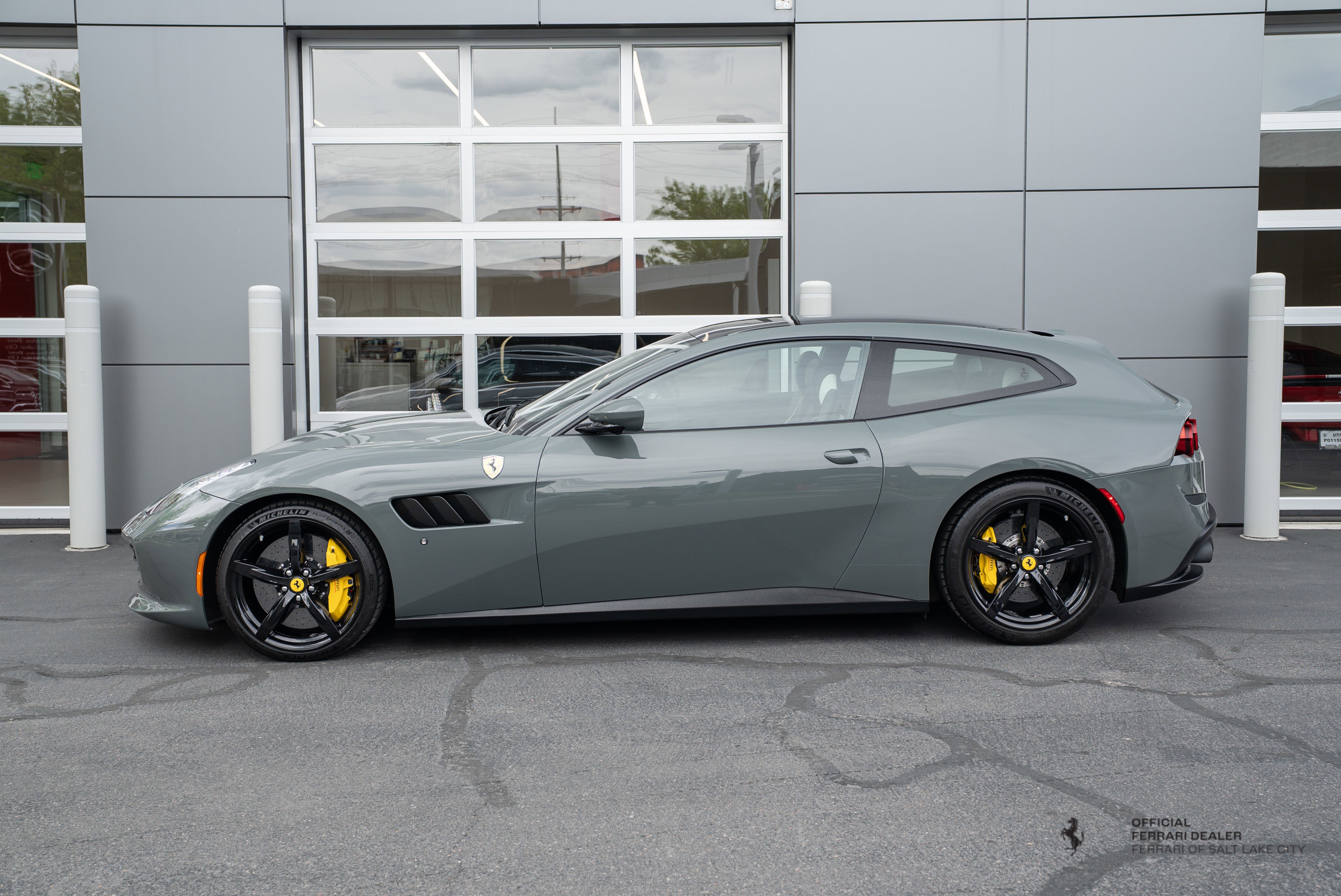 Used 2019 Ferrari GTC4Lusso image 3
