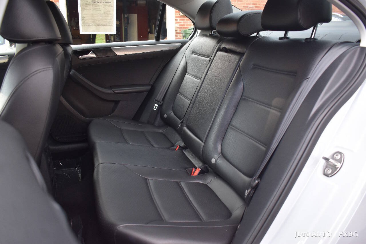 Used 2017 Volkswagen Jetta SE FWD image 14