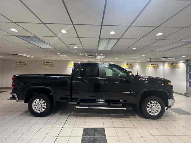 Used 2026 Chevrolet Silverado 2500 LT w/ All Star Edition AWD/4WD image 3