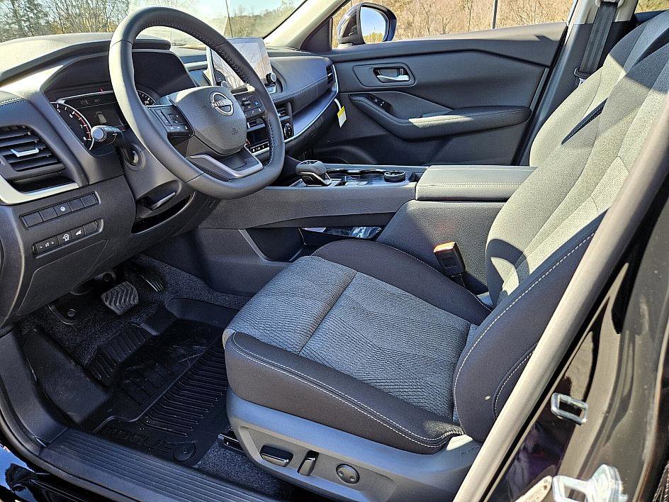 New 2026 Nissan Rogue SV image 7