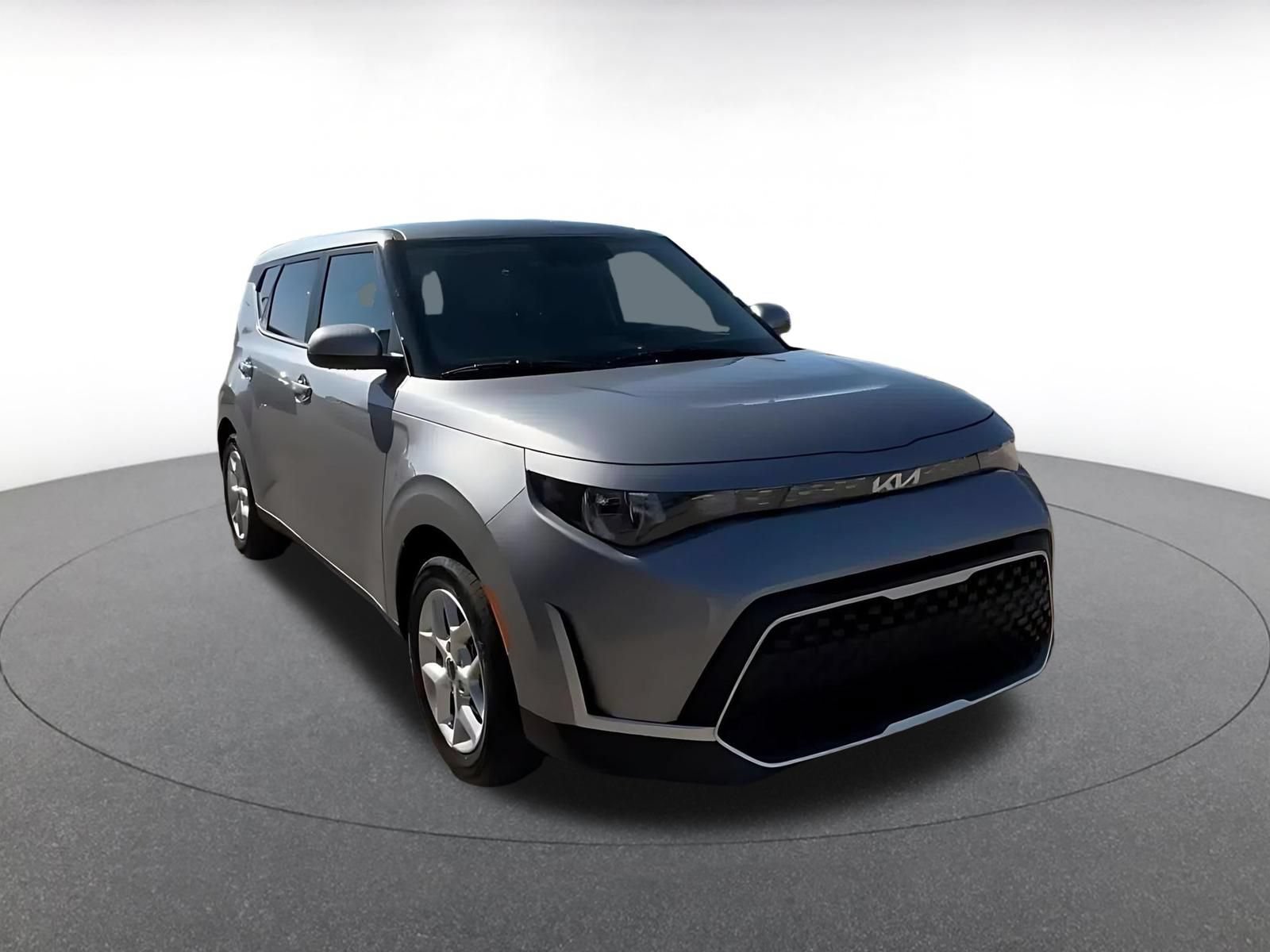 Used 2025 Kia Soul LX w/ LX Technology Package FWD image 3
