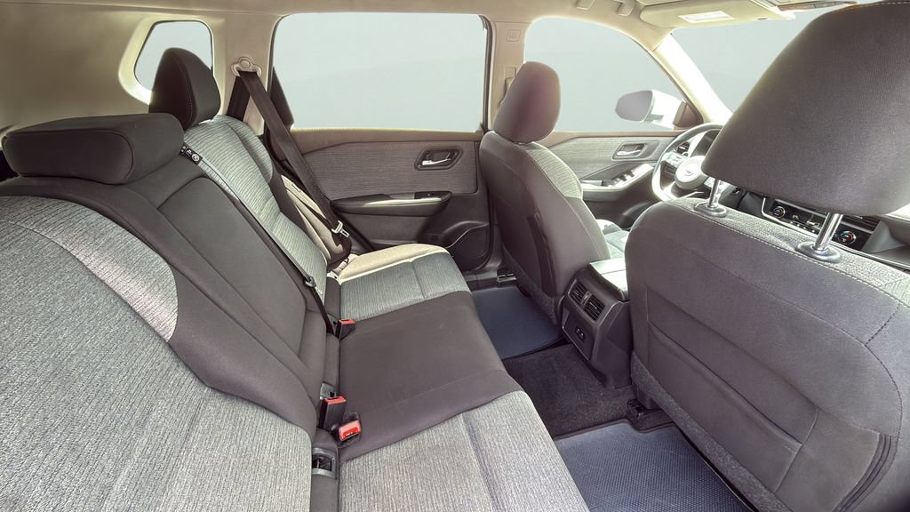 Used 2023 Nissan Rogue SV AWD/4WD image 13