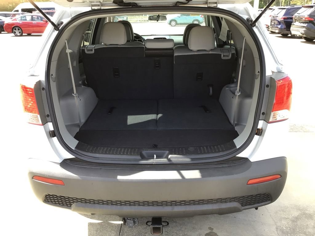 Used 2013 Kia Sorento LX w/ Third Row Pkg image 26