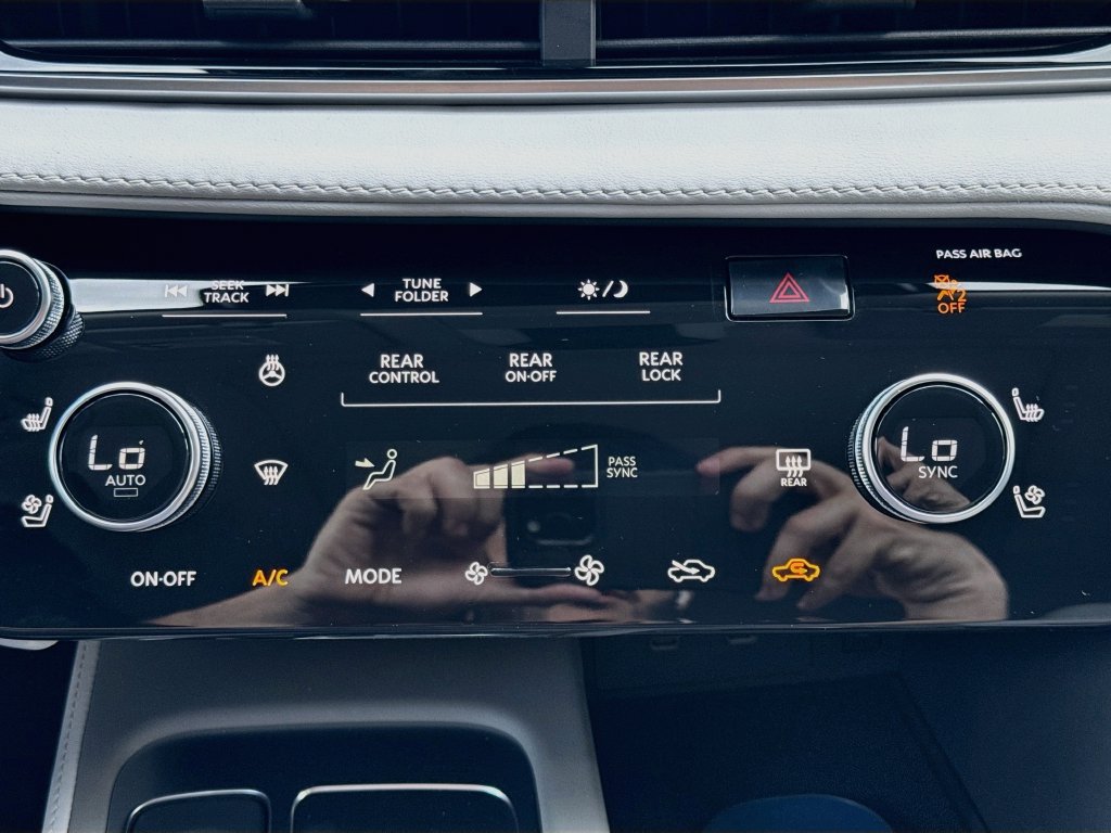 New 2027 INFINITI QX60 Luxe w/ Cargo Package FWD image 16