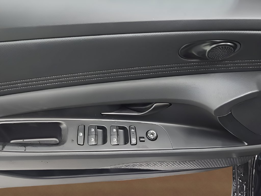 New 2026 Hyundai Elantra SEL Sport FWD image 11