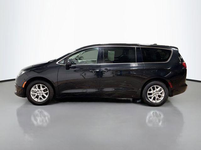 Used 2022 Chrysler Voyager LX image 10