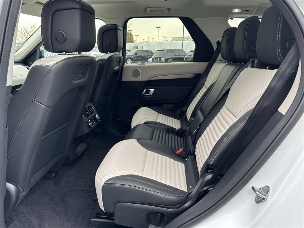 New 2026 Land Rover Discovery Limited Edition image 13