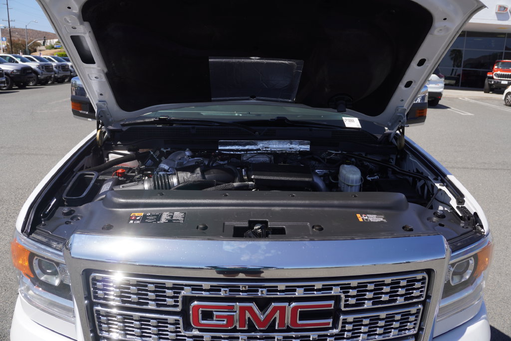 Used 2018 GMC Sierra 2500 Denali w/ Duramax Plus Package AWD/4WD image 17