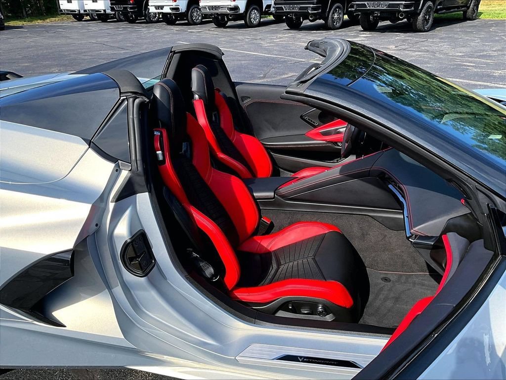 Used 2024 Chevrolet Corvette Stingray Preferred Conv w/ Z51 Performance Package RWD image 11