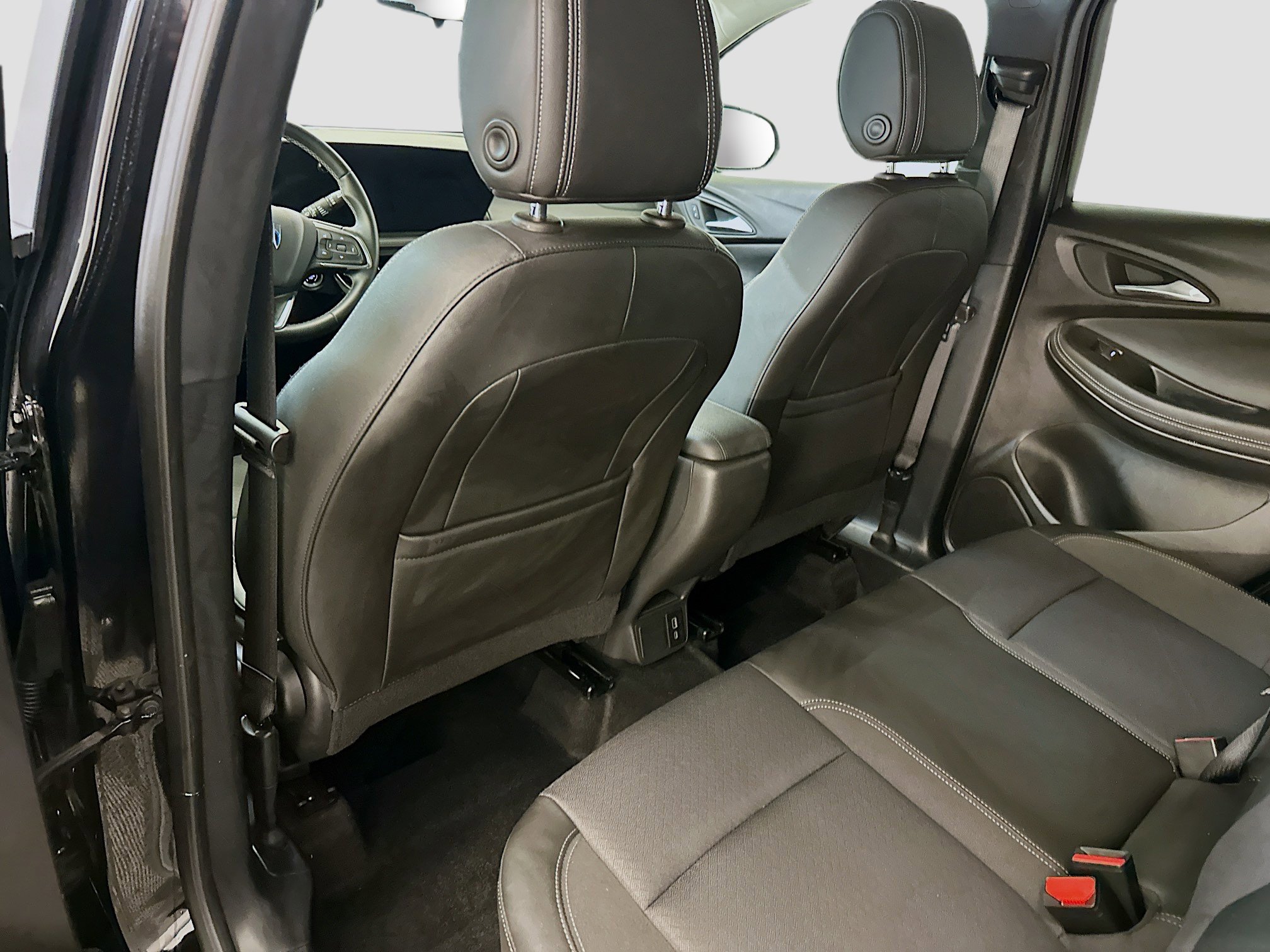 Used 2025 Buick Encore GX Preferred image 27