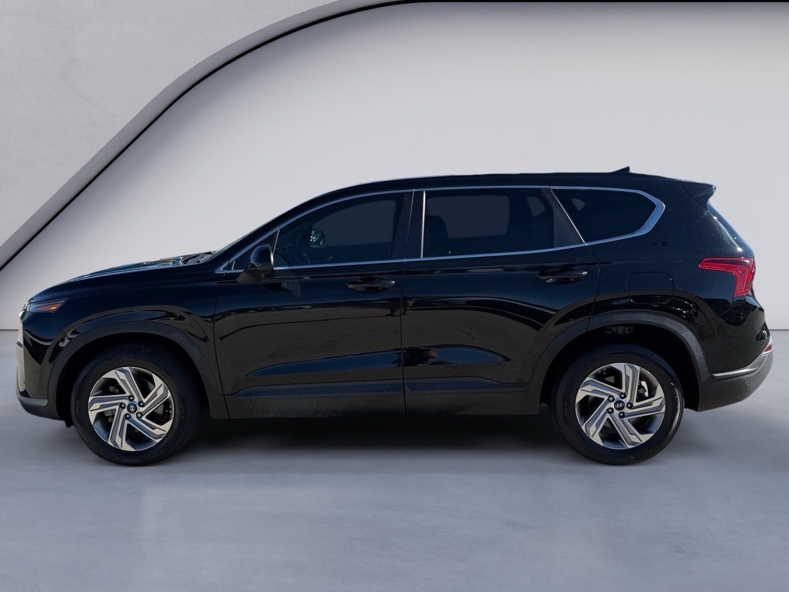 Used 2023 Hyundai Santa Fe SE FWD image 2