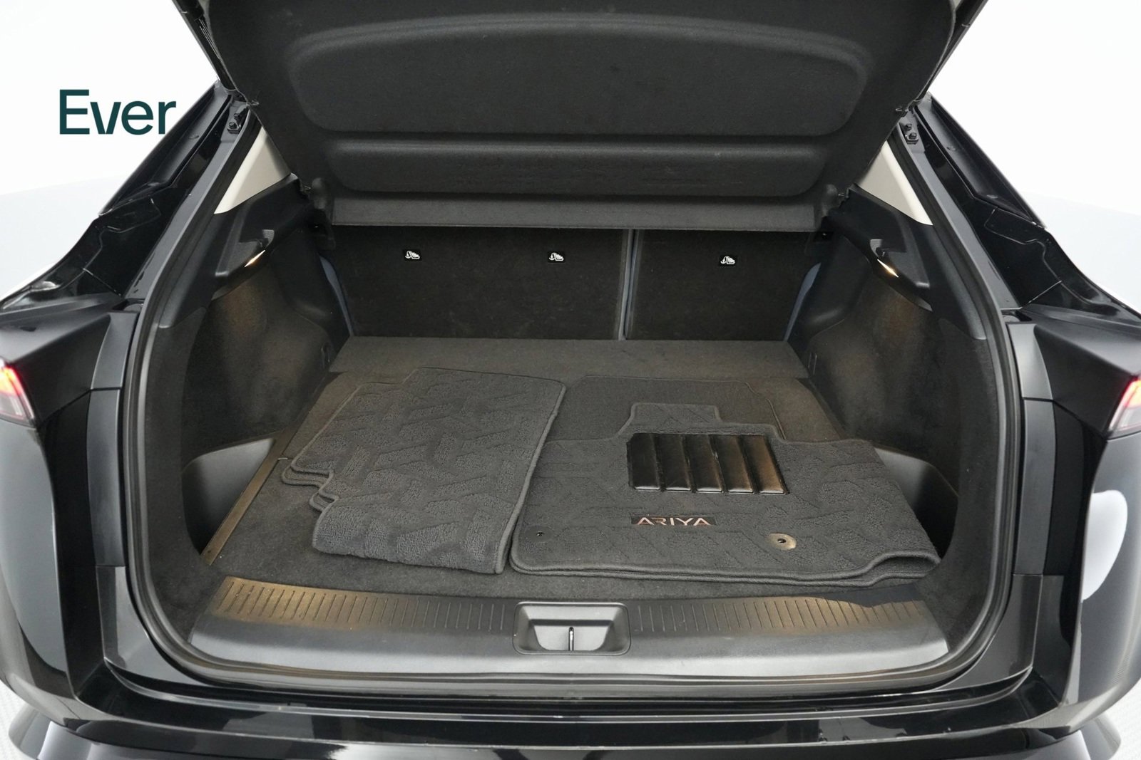 Used 2024 Nissan Ariya AWD image 23