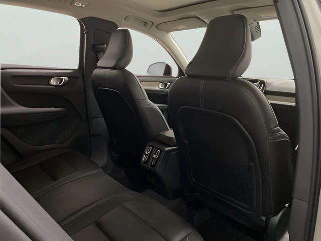 Used 2025 Volvo XC40 B5 Plus image 76