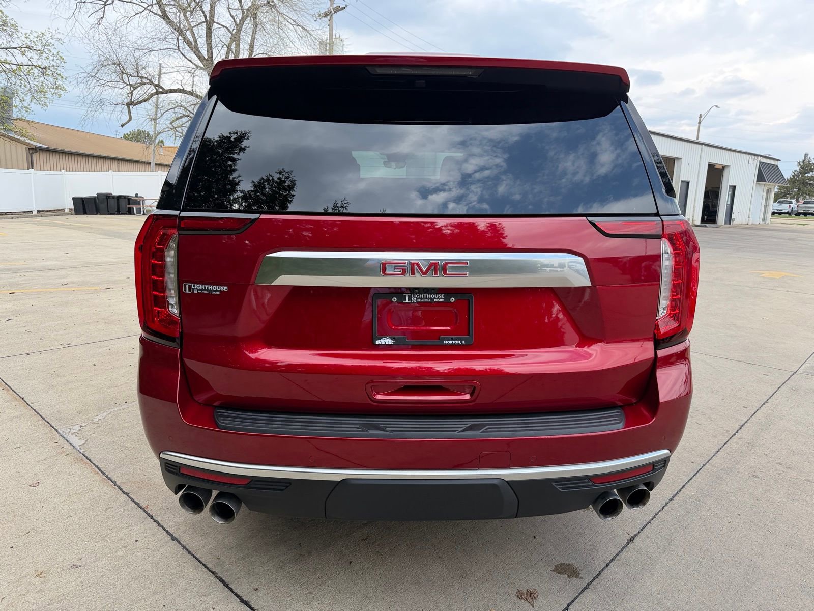 Used 2024 GMC Yukon XL Denali w/ Denali Reserve Package image 10