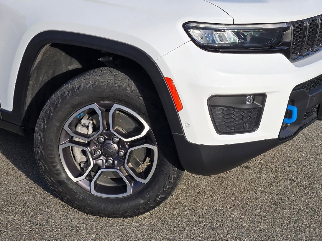 Used 2023 Jeep Grand Cherokee Trailhawk w/ Advanced Protech Group II AWD/4WD image 9