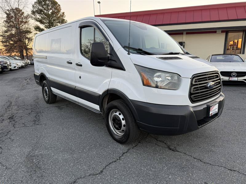 Used 2016 Ford Transit 250 130 Low Roof RWD image 3