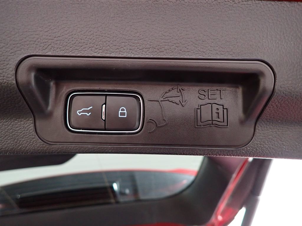 Used 2023 Ford Explorer XLT AWD/4WD image 18