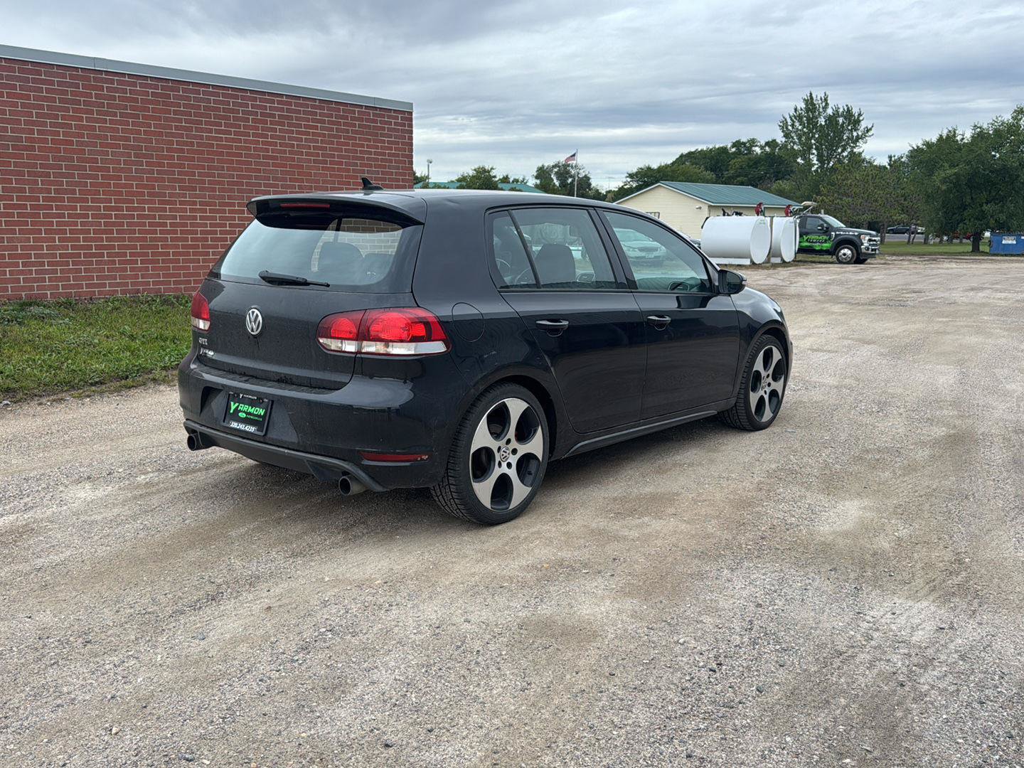 Used 2011 Volkswagen Golf 4-Door FWD image 4